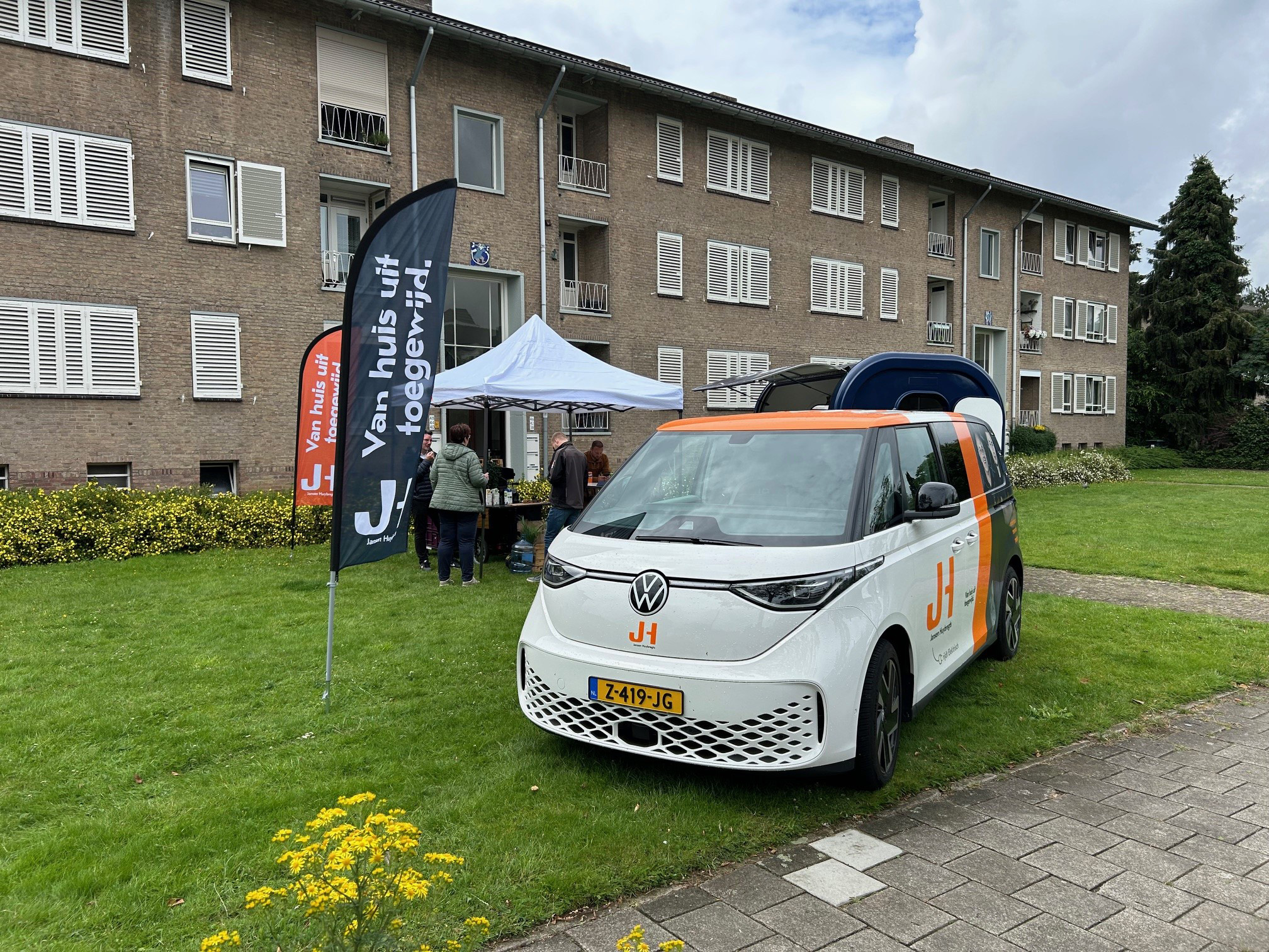 Busje in wijk - Eindhoven 10